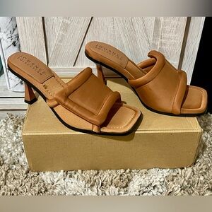 JOURNEE COLLECTION Women's Tan Heeled Mules Size 10 NIB